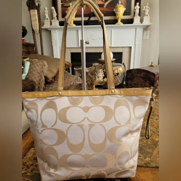 Coach Poppy Tote Bag - Picture 2 of 10